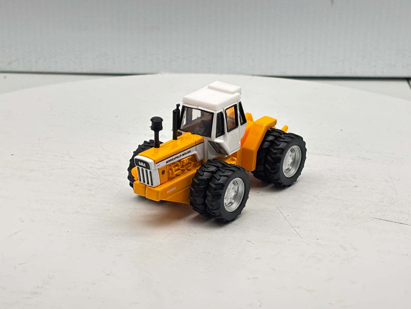 1/64 Minneapolis-Moline A4T-1600 Prestige