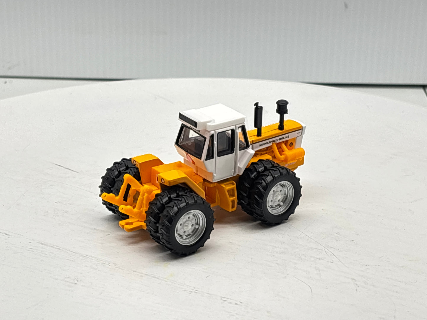 1/64 Minneapolis-Moline A4T-1600 Prestige
