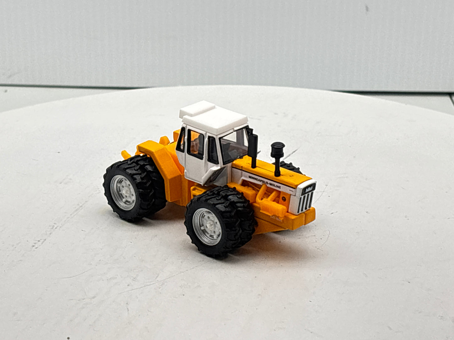 1/64 Minneapolis-Moline A4T-1600 Prestige