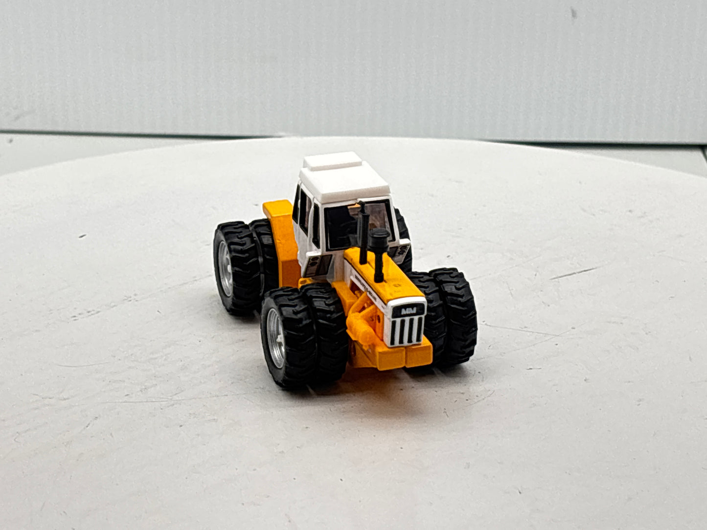 1/64 Minneapolis-Moline A4T-1600 Prestige