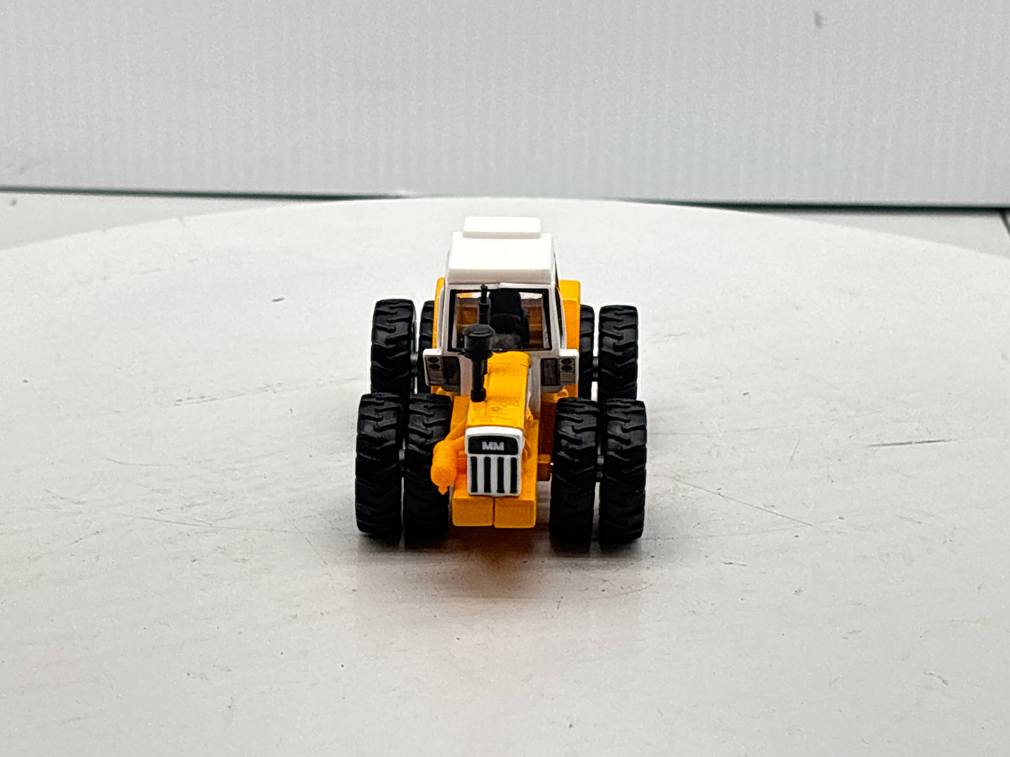 1/64 Minneapolis-Moline A4T-1600 Prestige