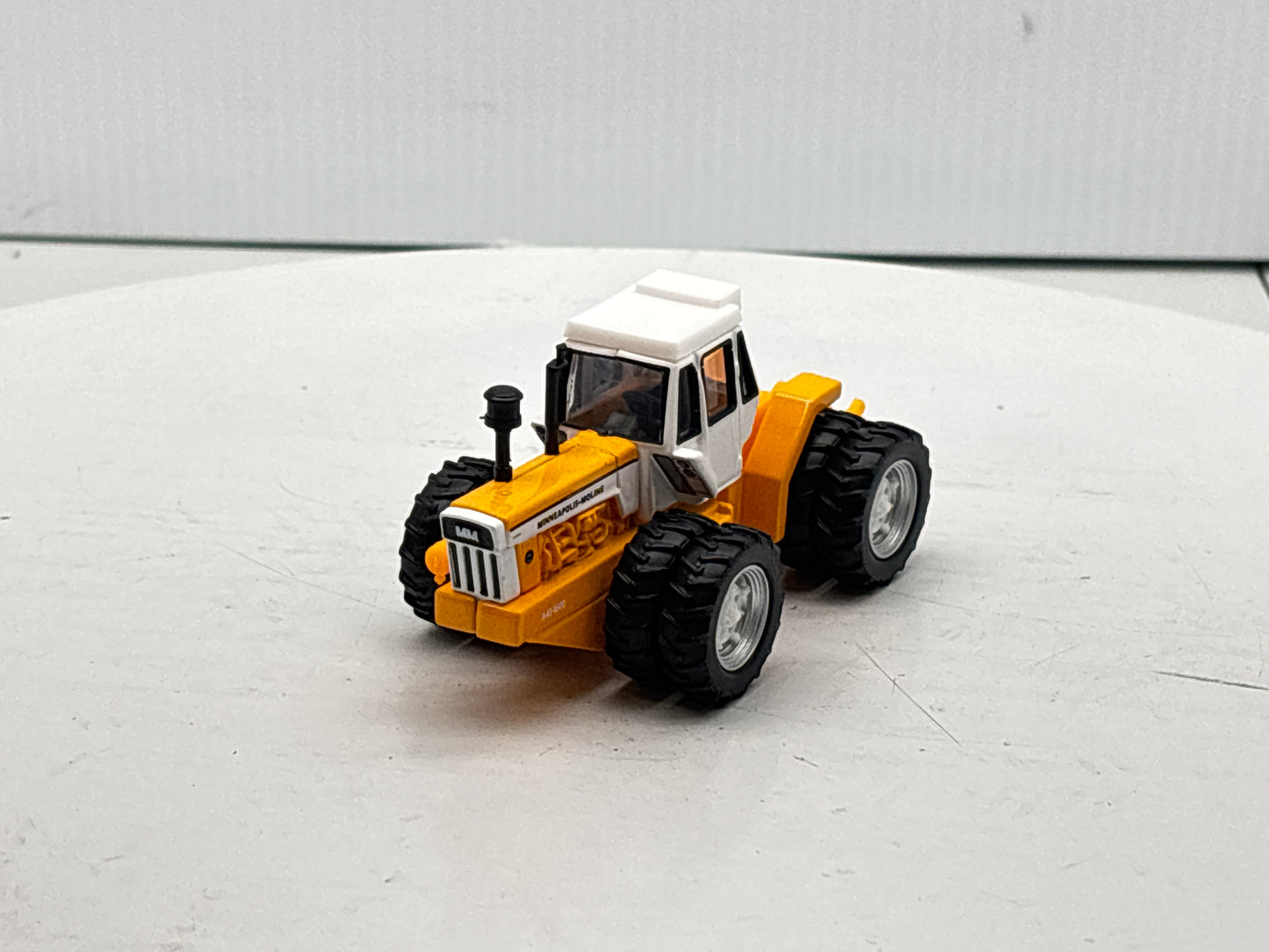1/64 Minneapolis-Moline A4T-1600 Prestige