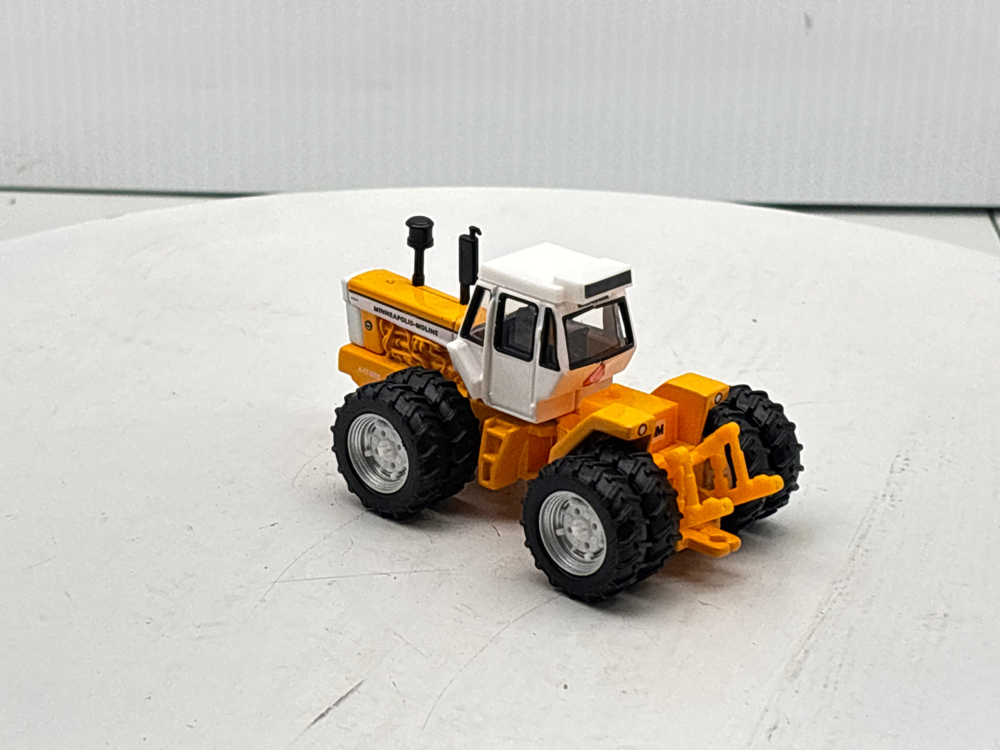 1/64 Minneapolis-Moline A4T-1600 Prestige
