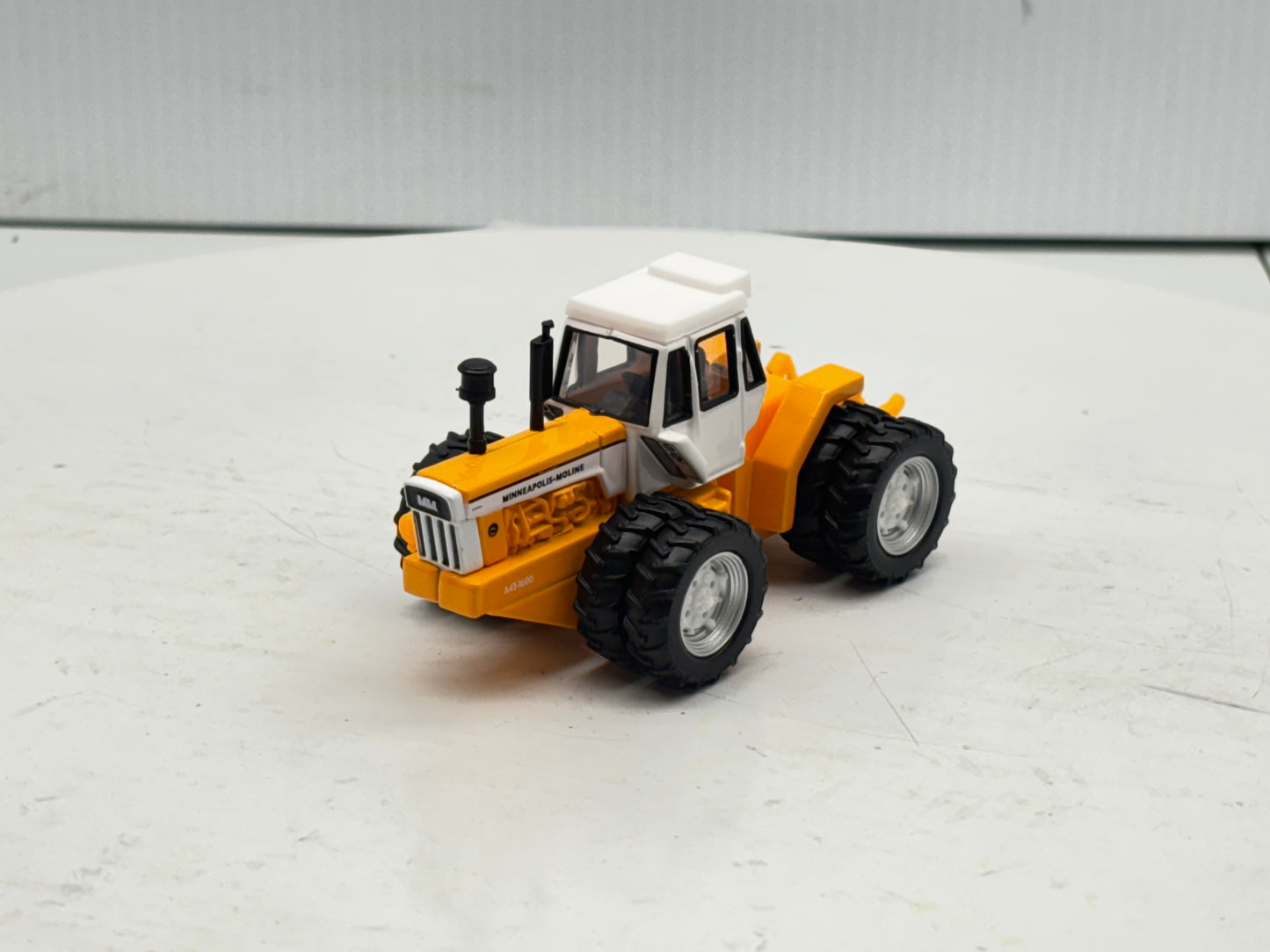 1/64 Minneapolis-Moline A4T-1600 Prestige