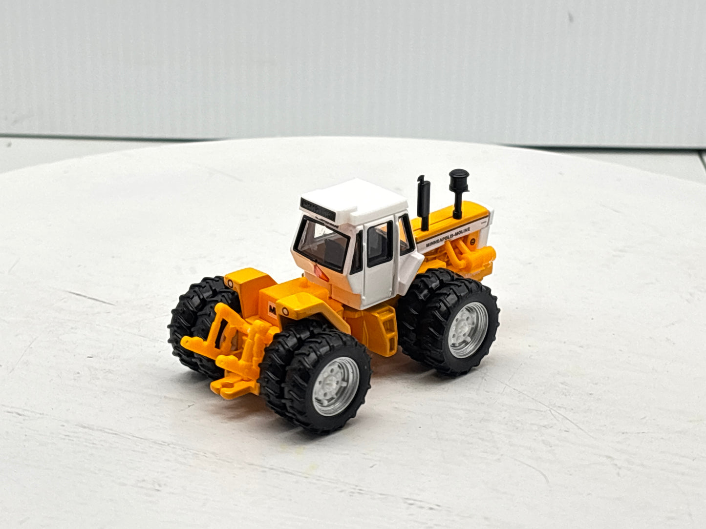1/64 Minneapolis-Moline A4T-1600 Prestige