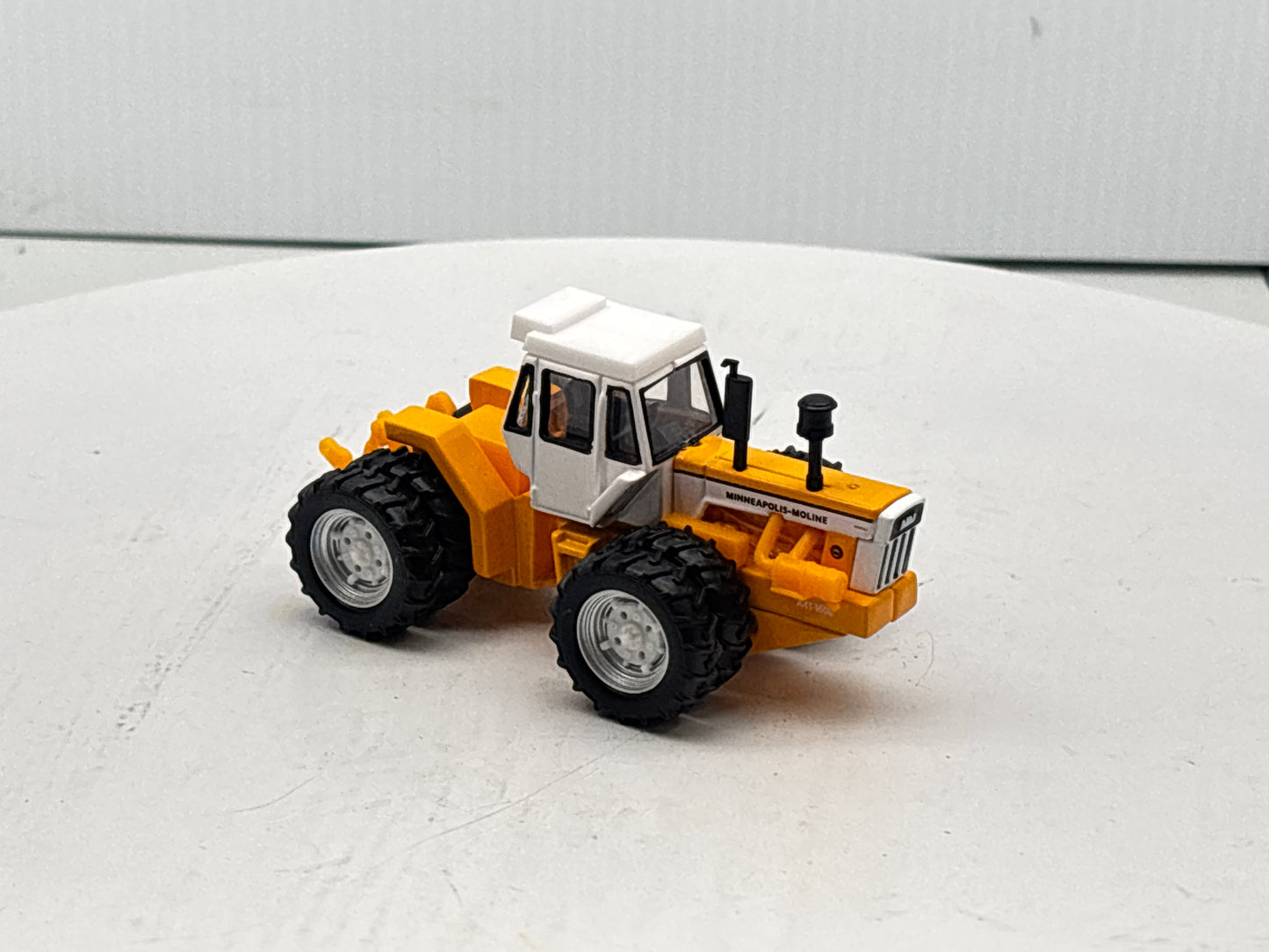 1/64 Minneapolis-Moline A4T-1600 Prestige