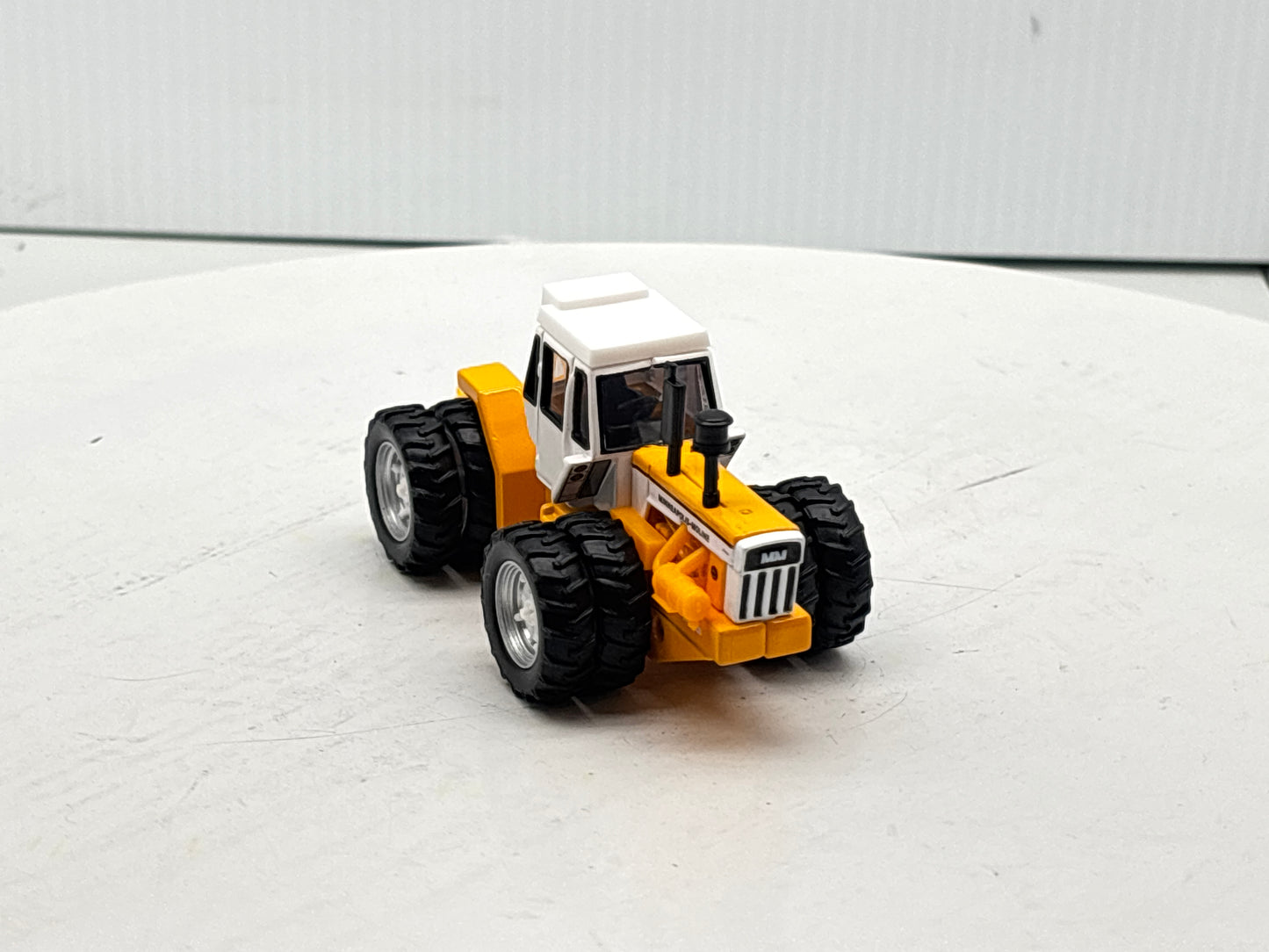 1/64 Minneapolis-Moline A4T-1600 Prestige