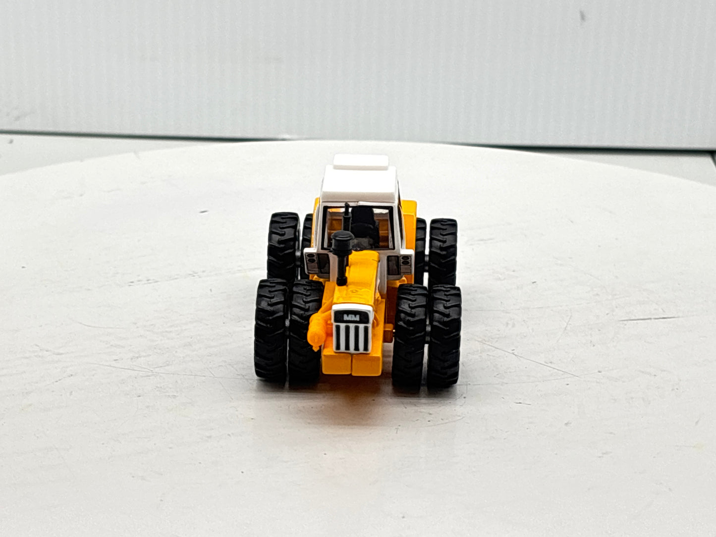 1/64 Minneapolis-Moline A4T-1600 Prestige
