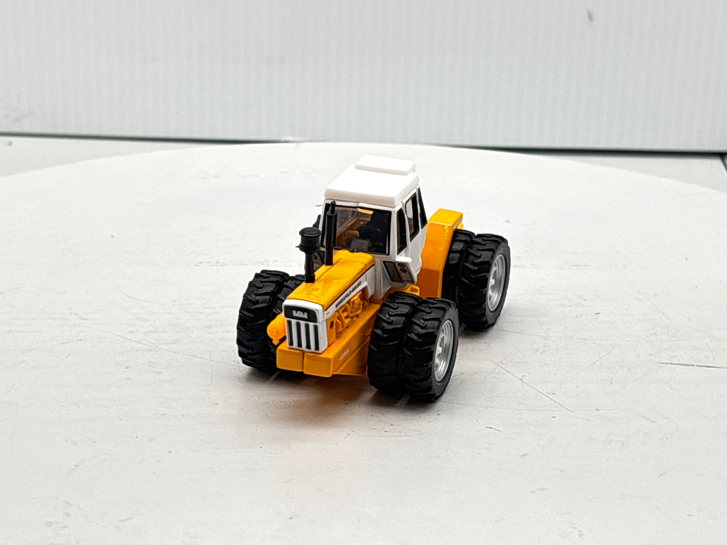 1/64 Minneapolis-Moline A4T-1600 Prestige