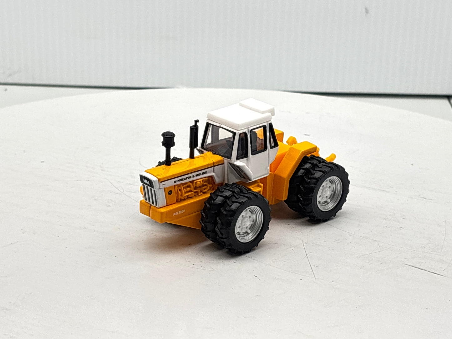 1/64 Minneapolis-Moline A4T-1600 Prestige