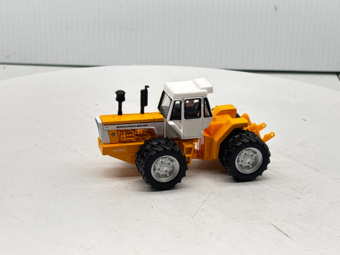 1/64 Minneapolis-Moline A4T-1600 Prestige