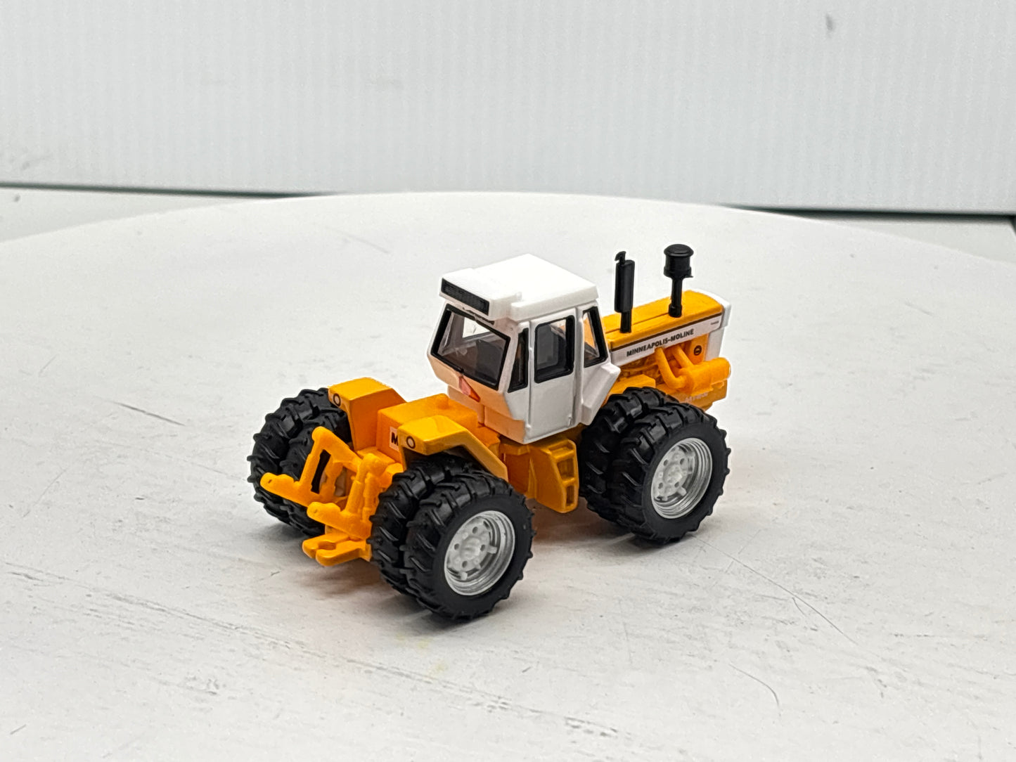 1/64 Minneapolis-Moline A4T-1600 Prestige