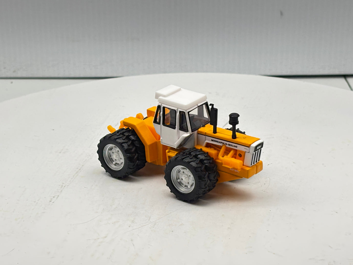 1/64 Minneapolis-Moline A4T-1600 Prestige