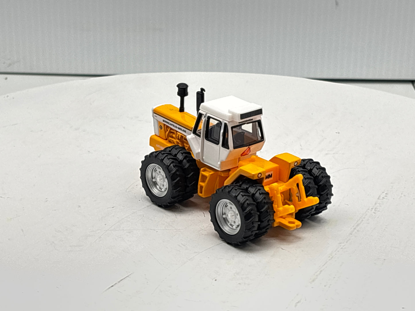 1/64 Minneapolis-Moline A4T-1600 Prestige