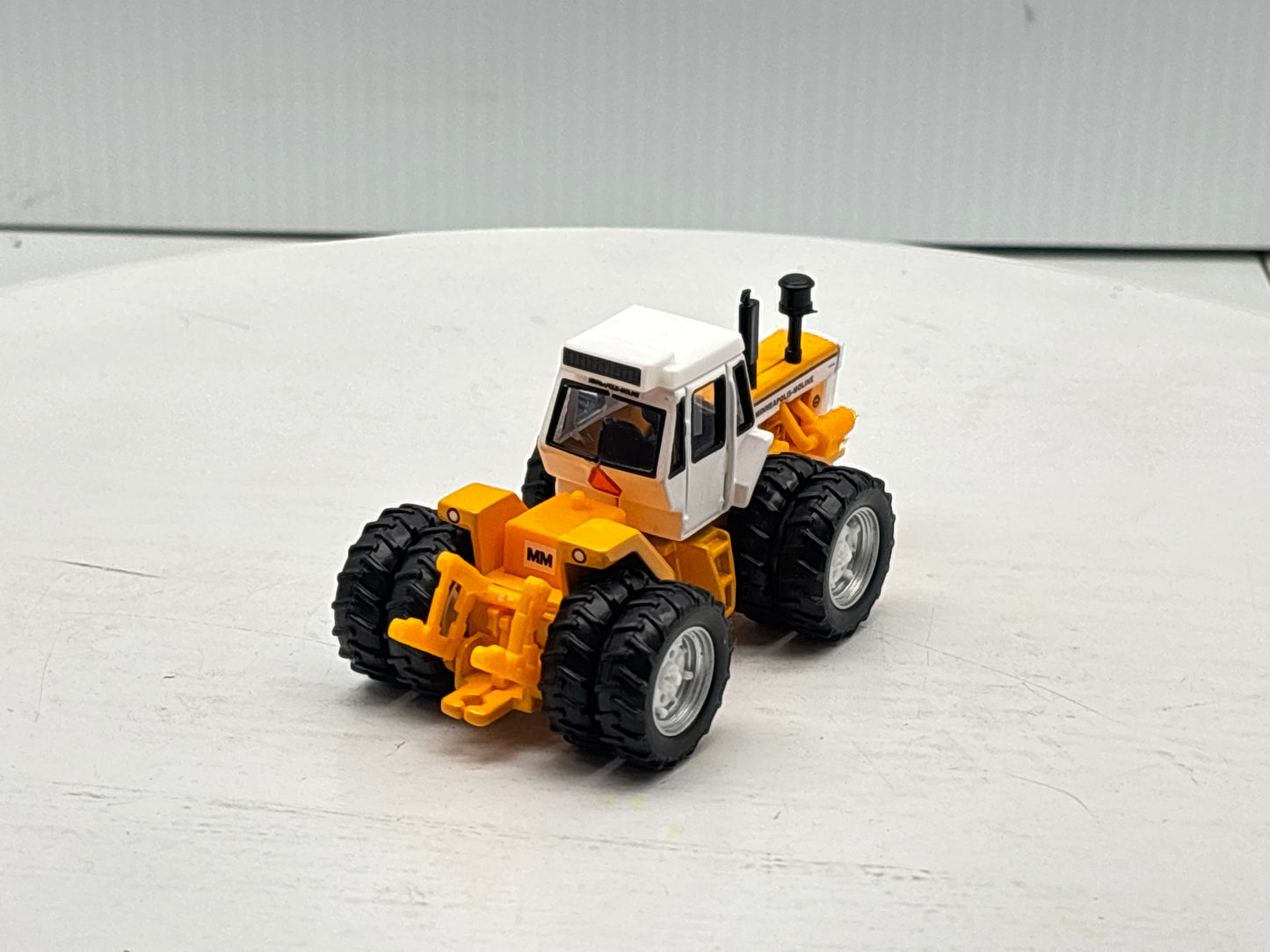 1/64 Minneapolis-Moline A4T-1600 Prestige
