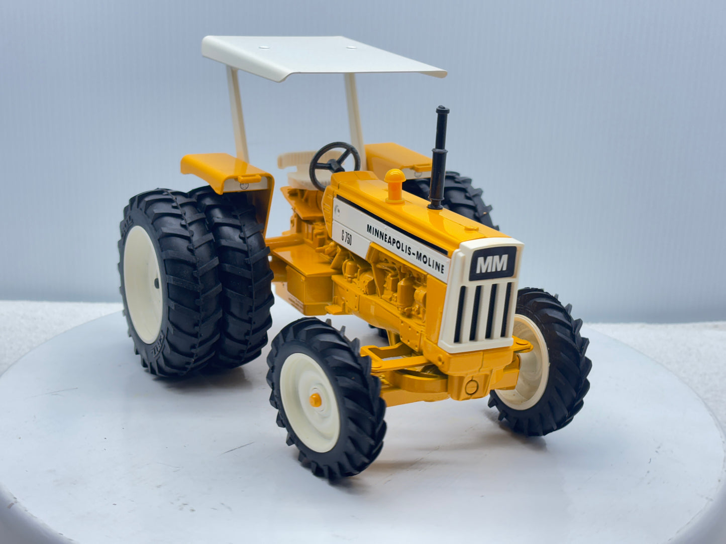 1/16 Minneapolis-Moline G-750 Toy Farmer Duals