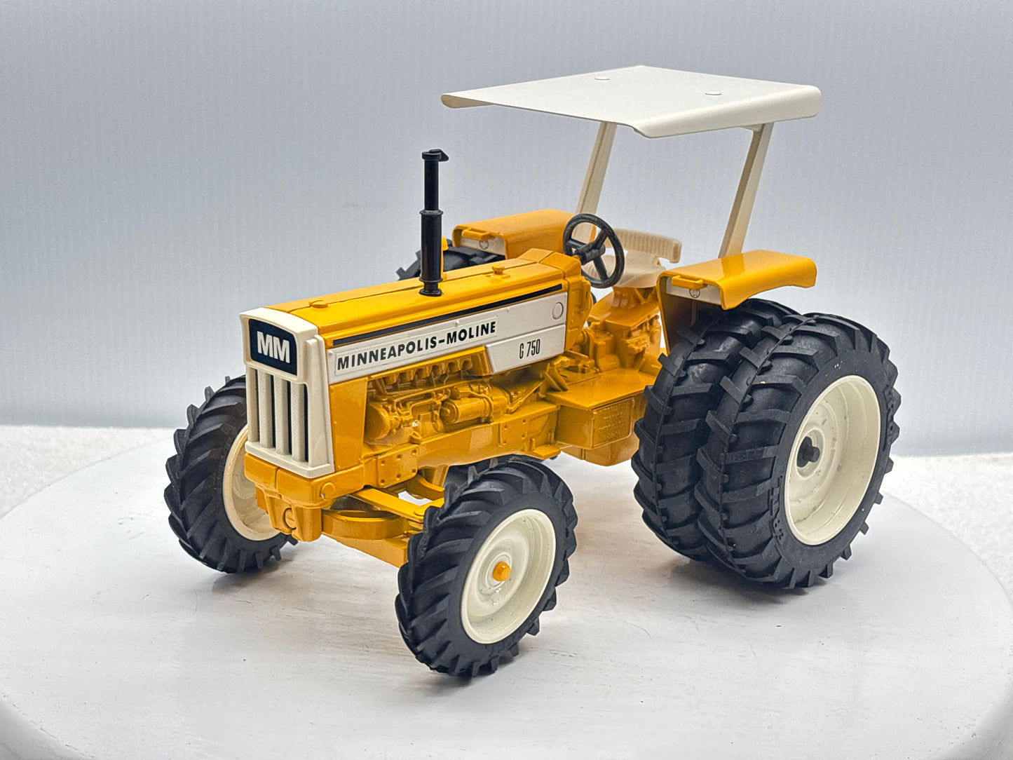 1/16 Minneapolis-Moline G-750 Toy Farmer Duals