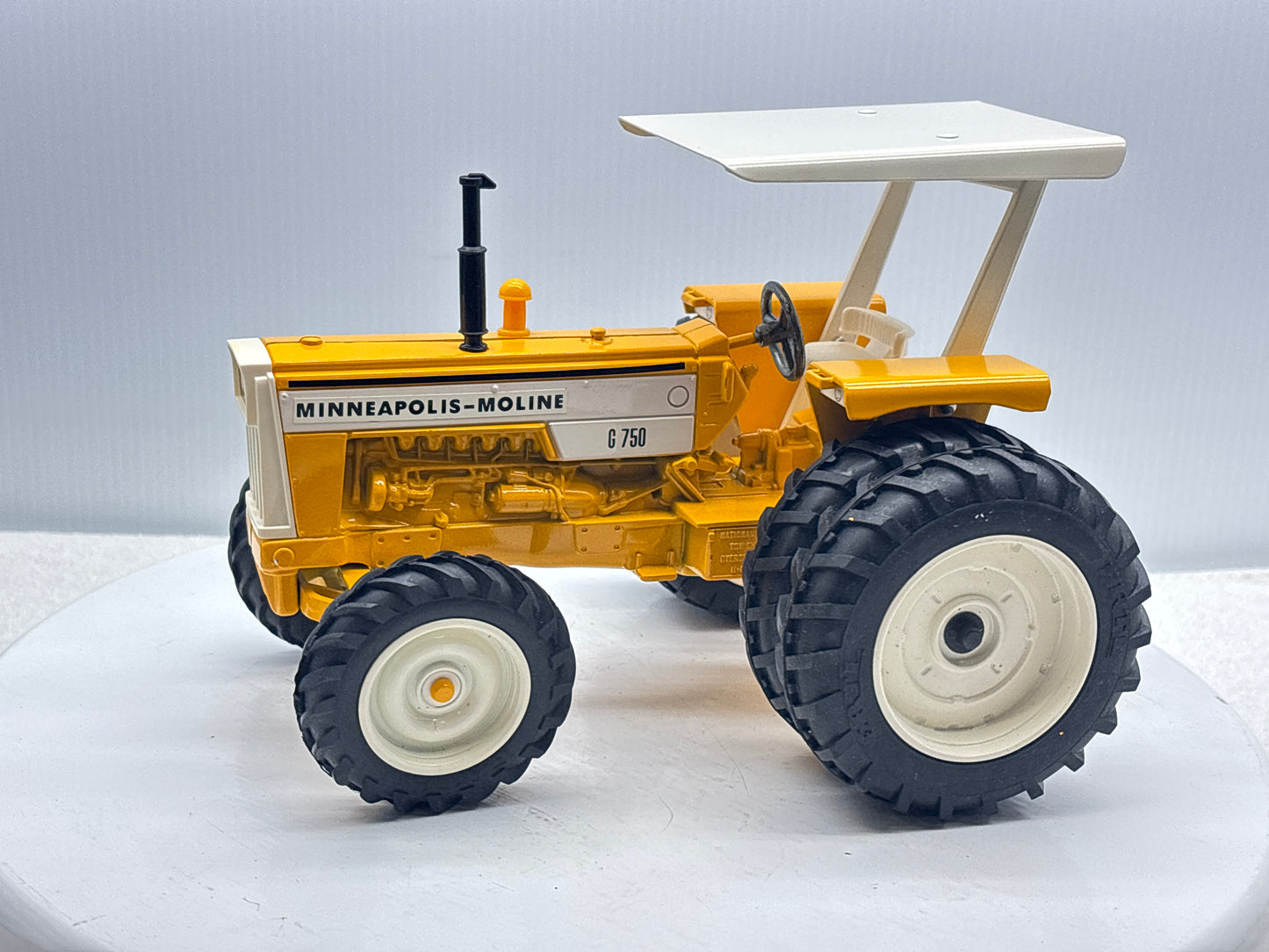 1/16 Minneapolis-Moline G-750 Toy Farmer Duals