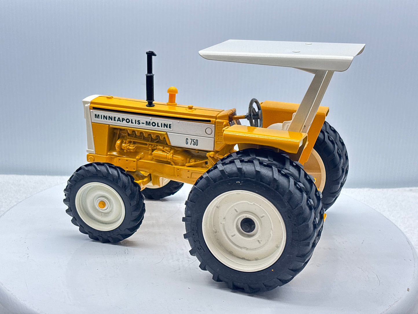 1/16 Minneapolis-Moline G-750 Toy Farmer Duals