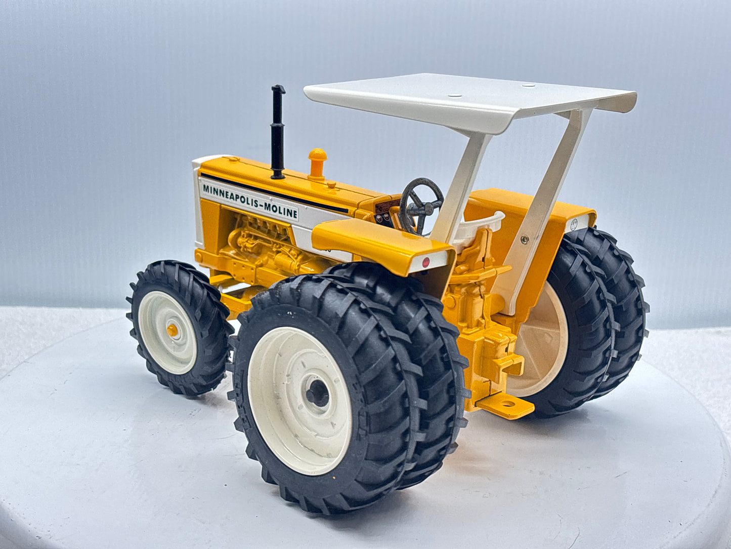 1/16 Minneapolis-Moline G-750 Toy Farmer Duals