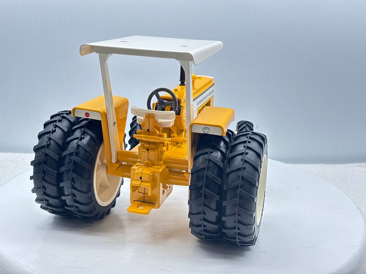 1/16 Minneapolis-Moline G-750 Toy Farmer Duals
