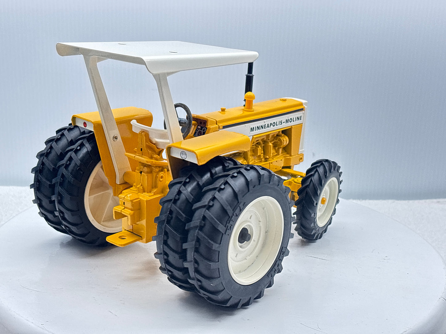 1/16 Minneapolis-Moline G-750 Toy Farmer Duals