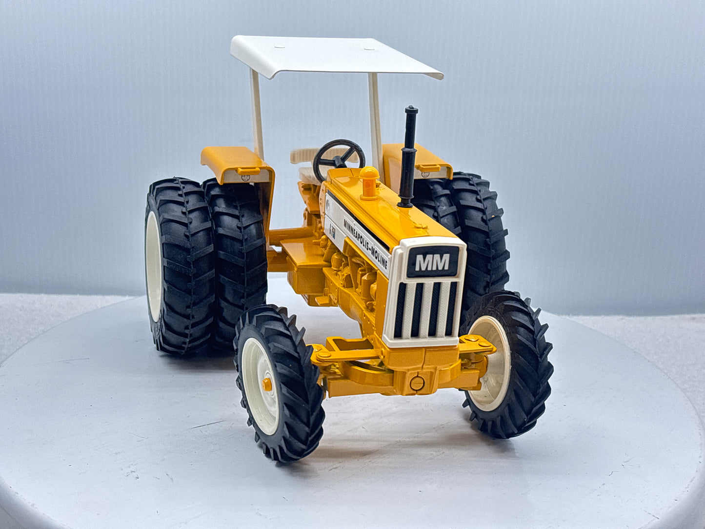 1/16 Minneapolis-Moline G-750 Toy Farmer Duals