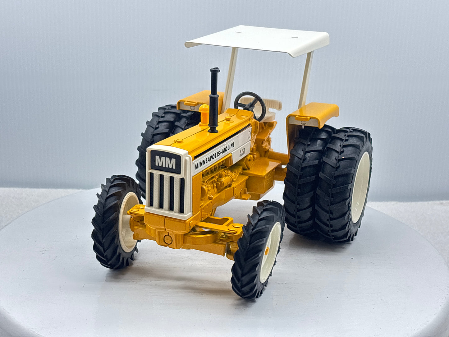 1/16 Minneapolis-Moline G-750 Toy Farmer Duals