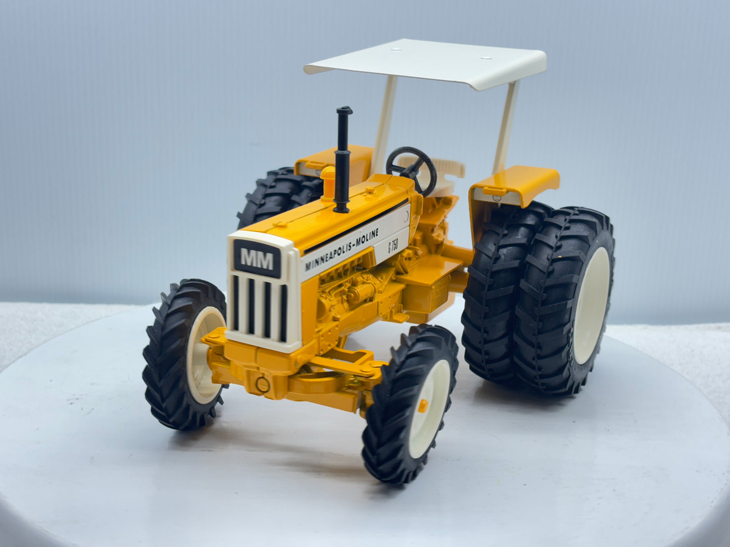 1/16 Minneapolis-Moline G-750 Toy Farmer Duals