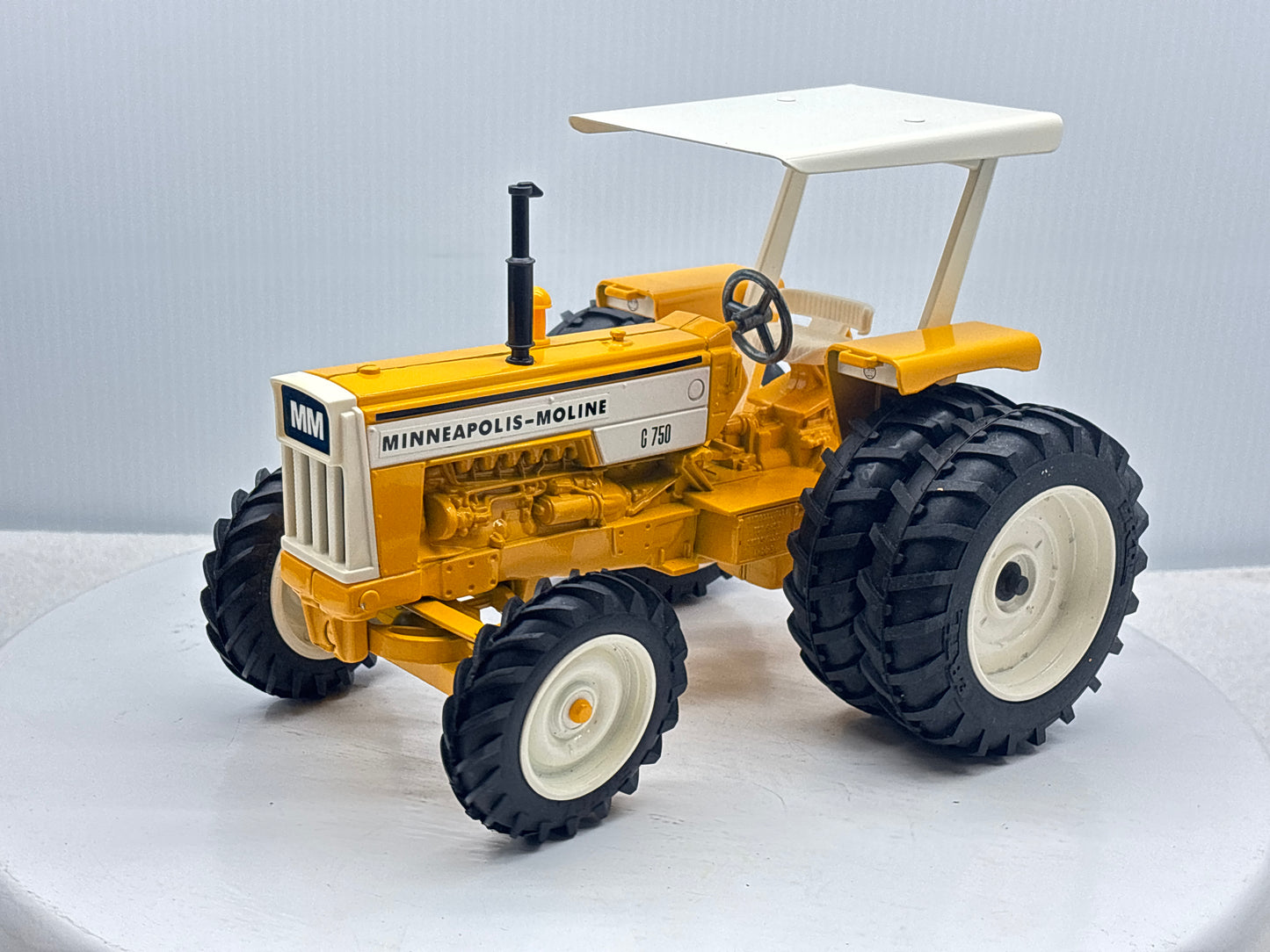 1/16 Minneapolis-Moline G-750 Toy Farmer Duals