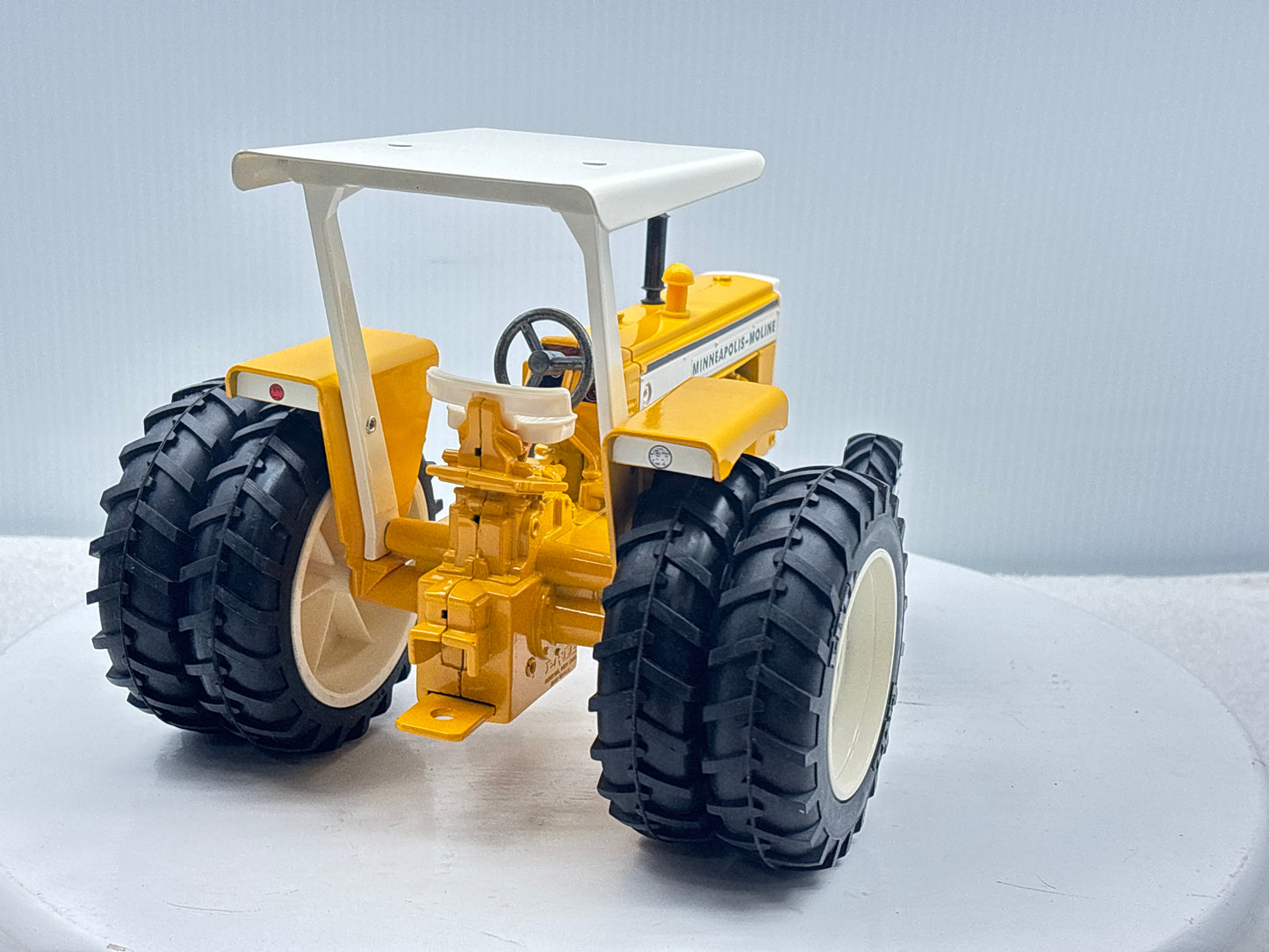 1/16 Minneapolis-Moline G-750 Toy Farmer Duals