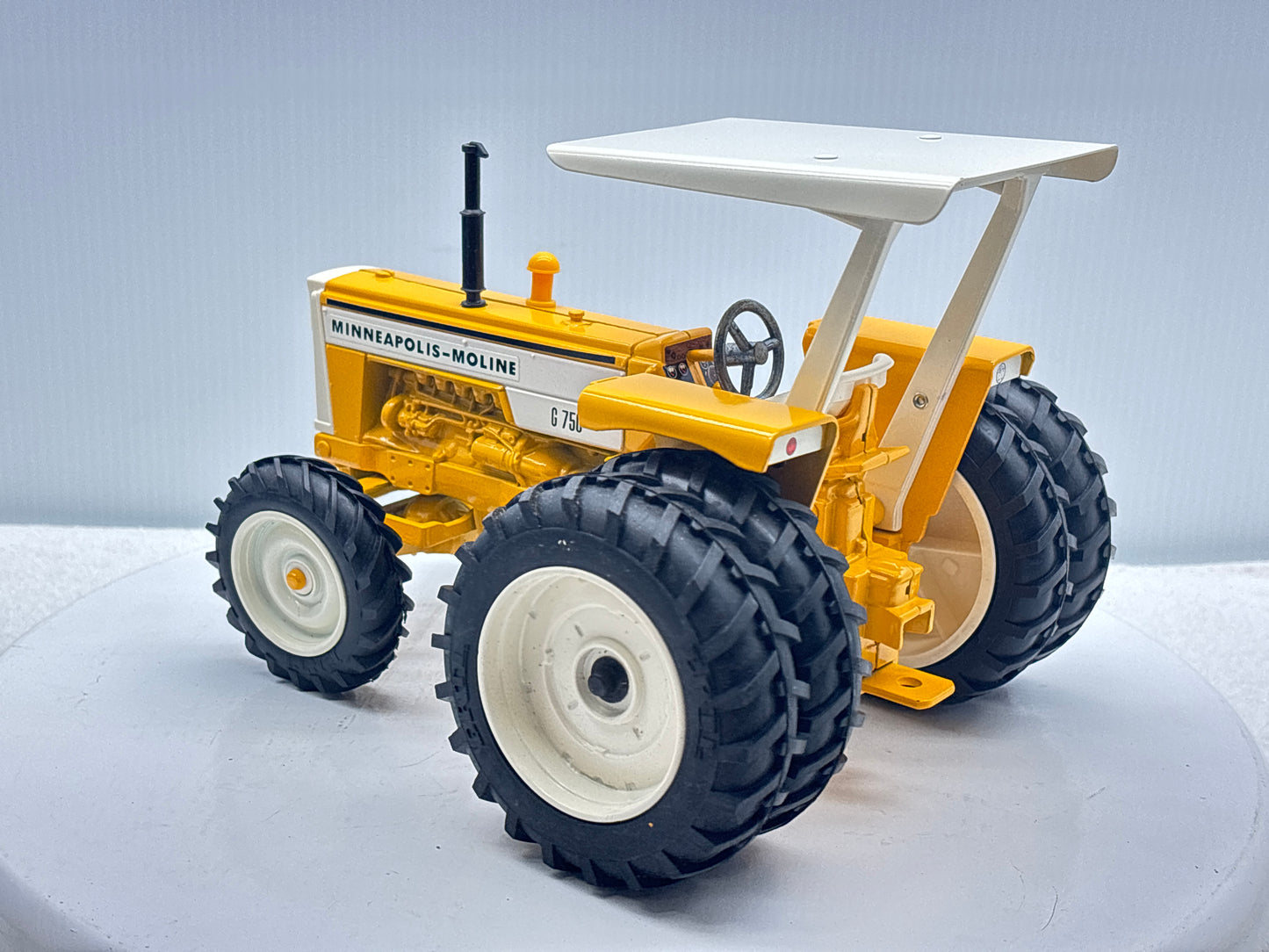 1/16 Minneapolis-Moline G-750 Toy Farmer Duals