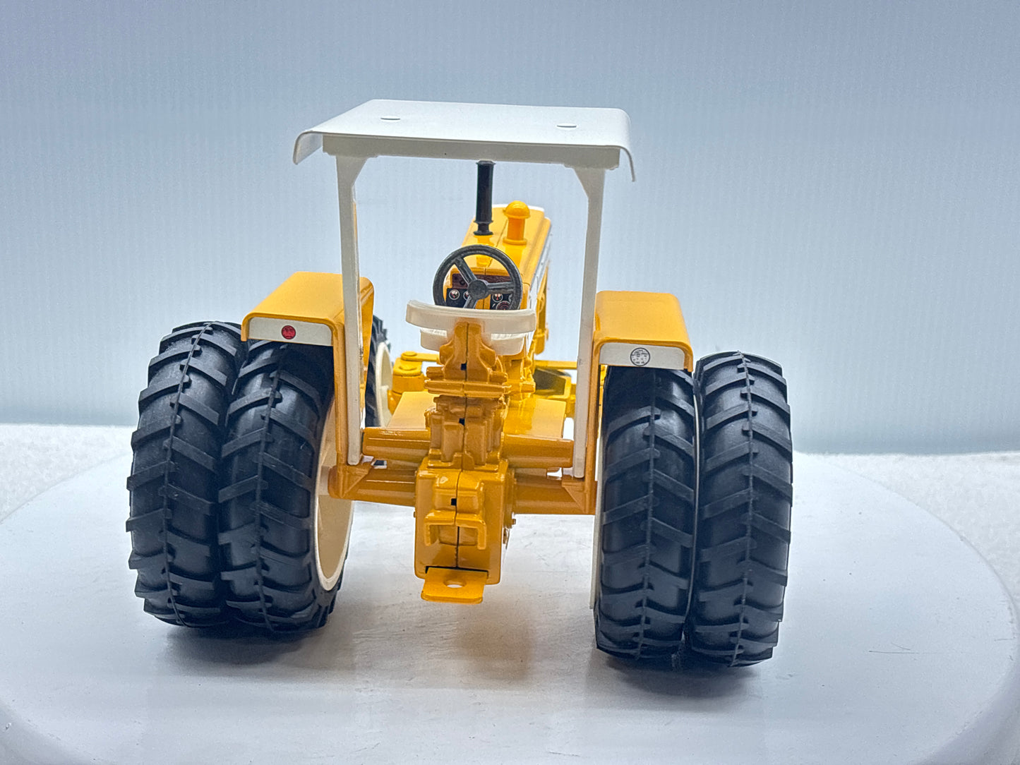 1/16 Minneapolis-Moline G-750 Toy Farmer Duals