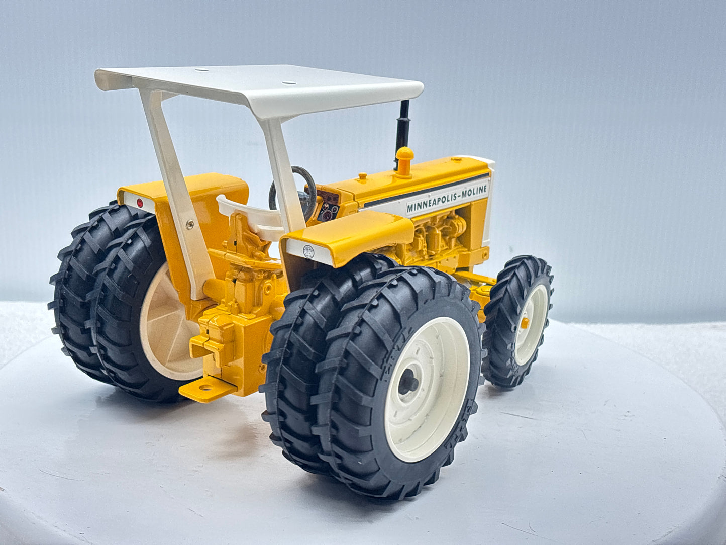 1/16 Minneapolis-Moline G-750 Toy Farmer Duals