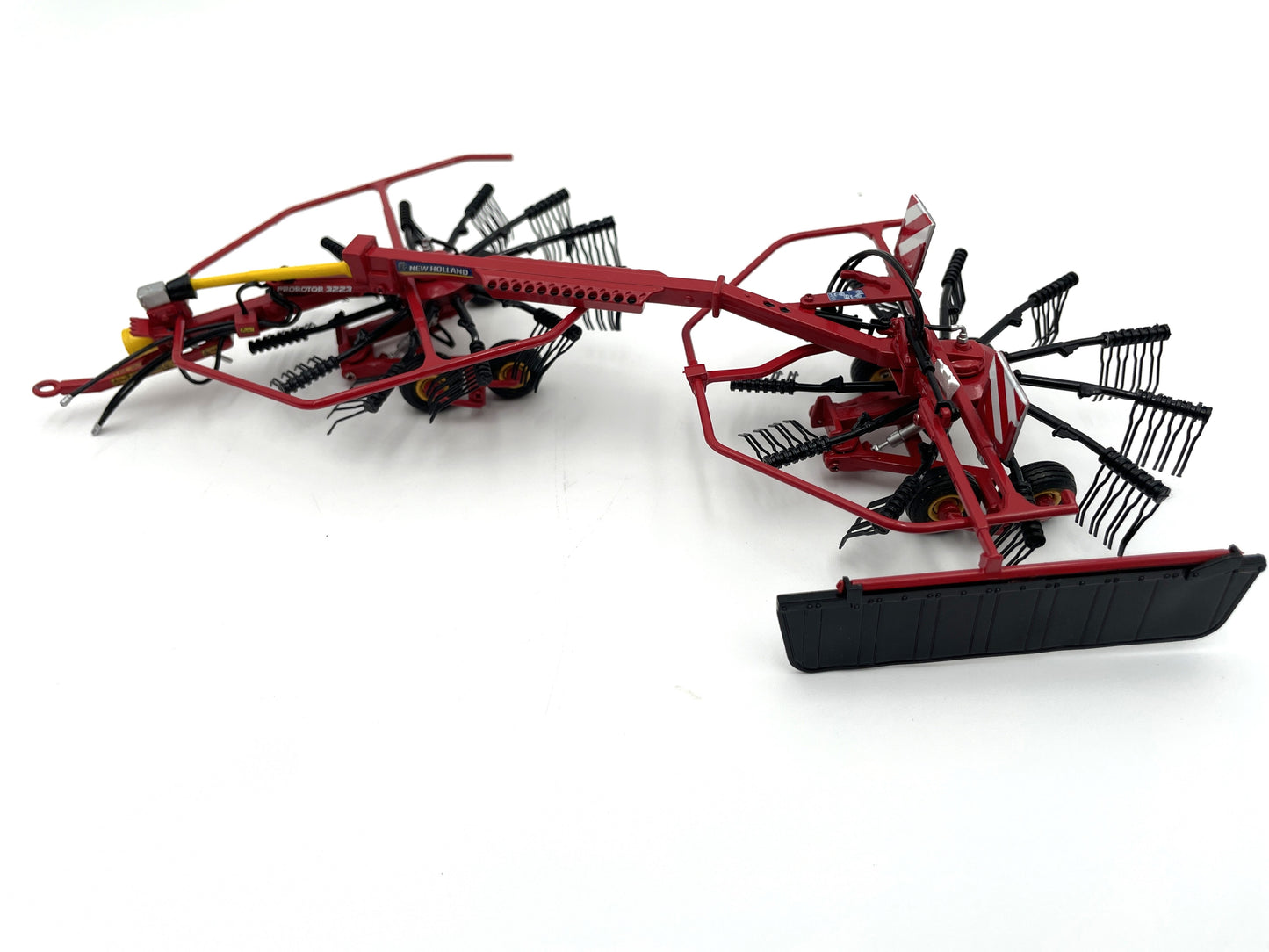 1/32 New Holland Pro Rotor 3223 Hay Teddier