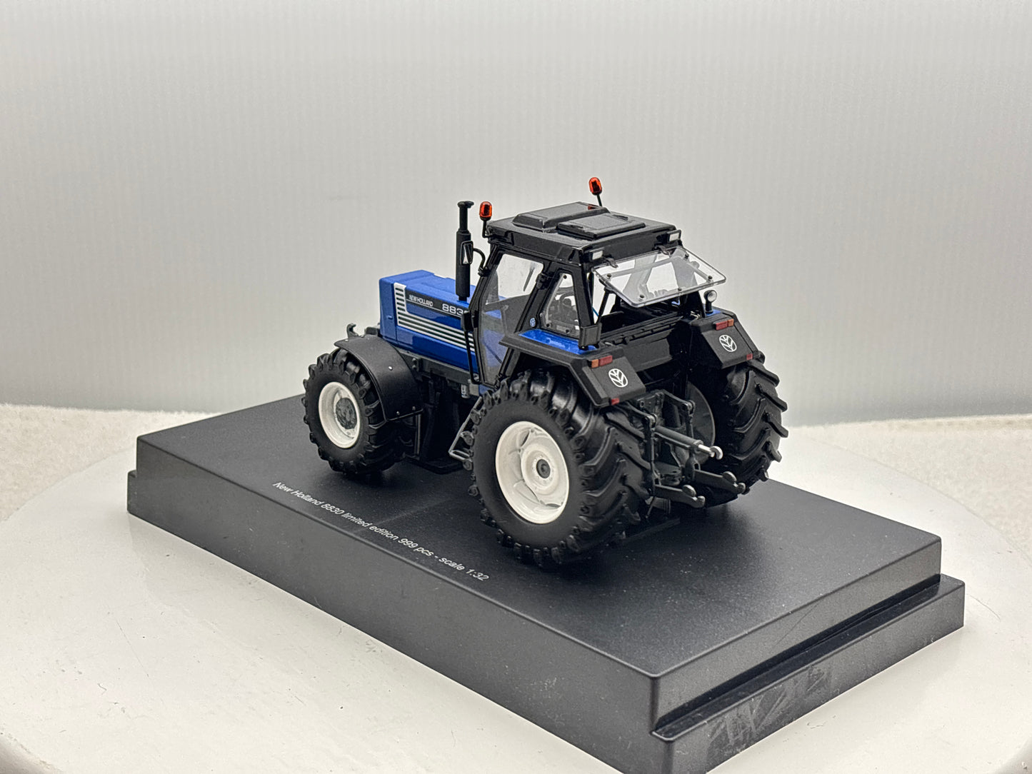 1/32 New Holland 8830