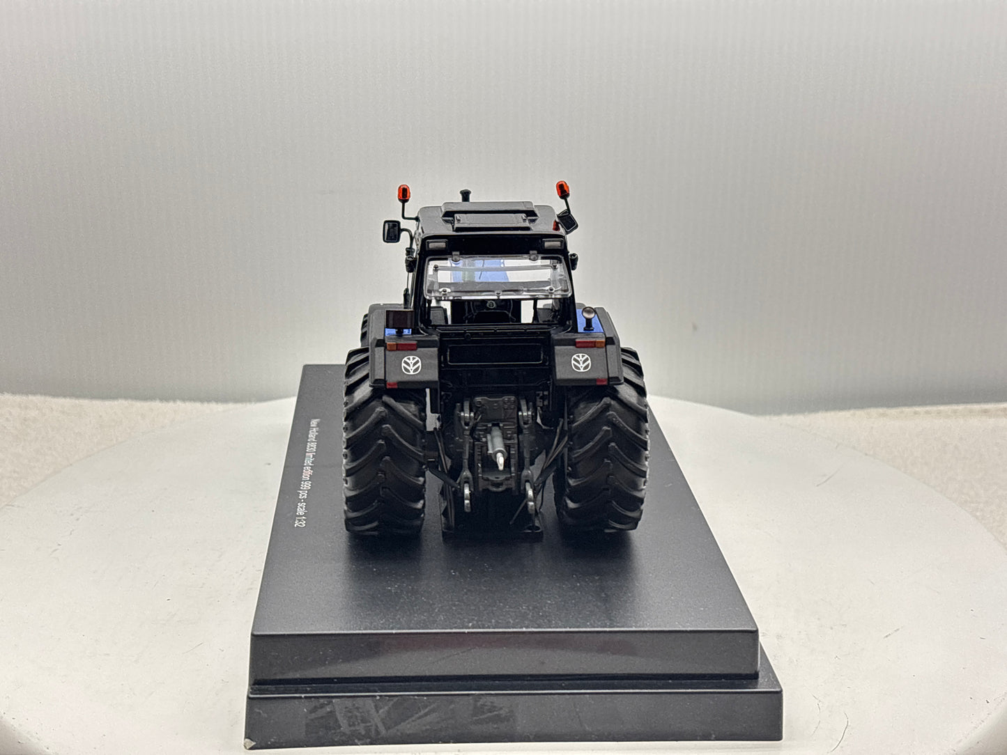 1/32 New Holland 8830