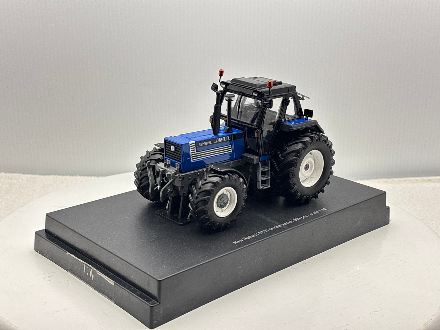 1/32 New Holland 8830
