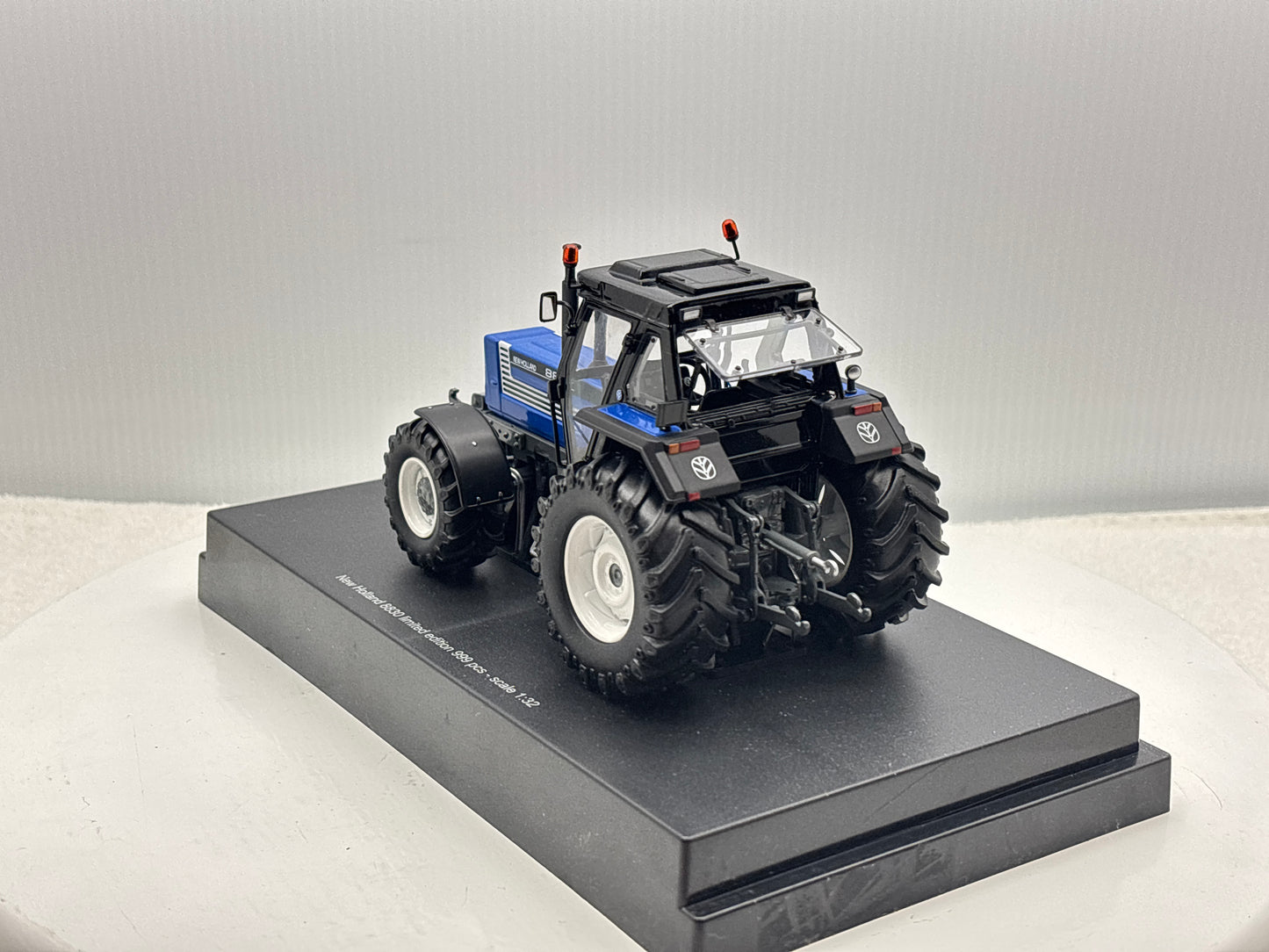 1/32 New Holland 8830
