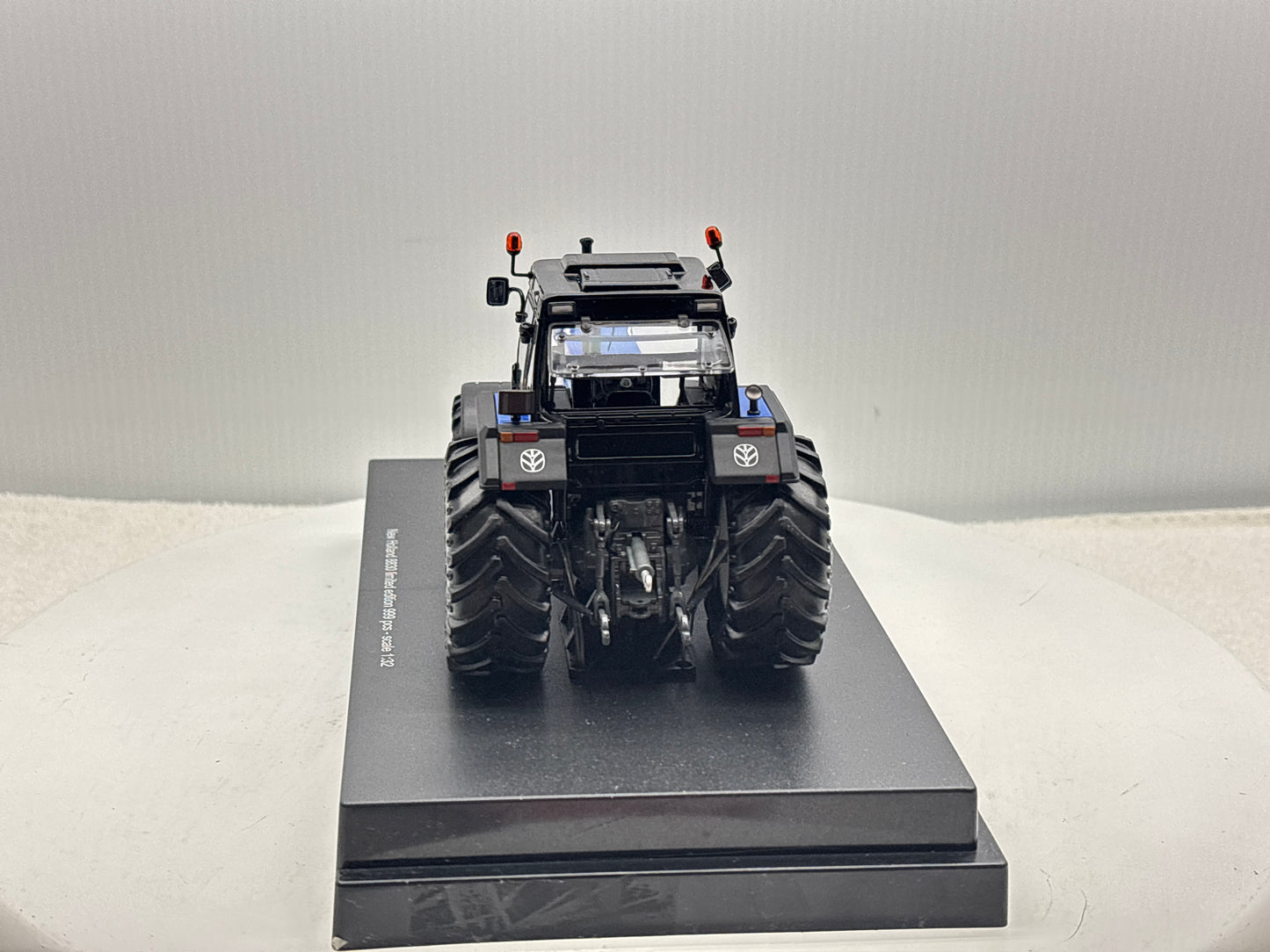 1/32 New Holland 8830