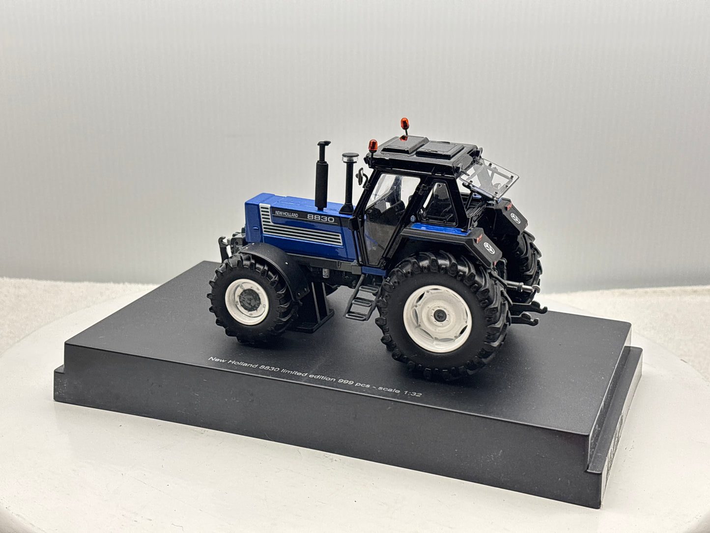 1/32 New Holland 8830