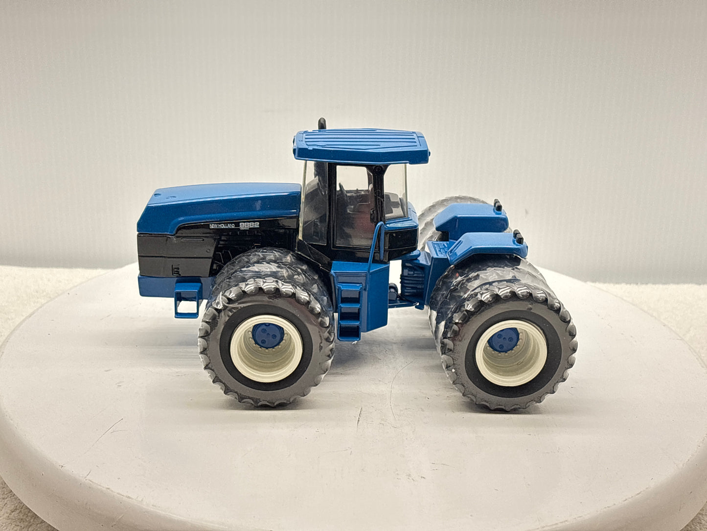 1/32 New Holland 9882 Collectors Edition