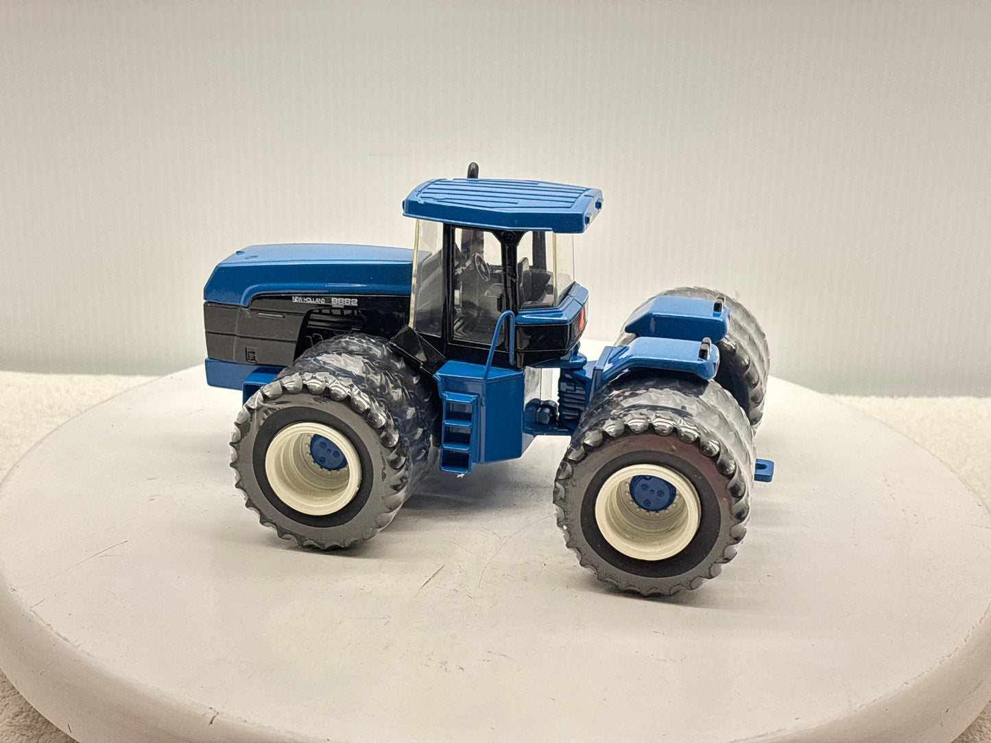1/32 New Holland 9882 Collectors Edition