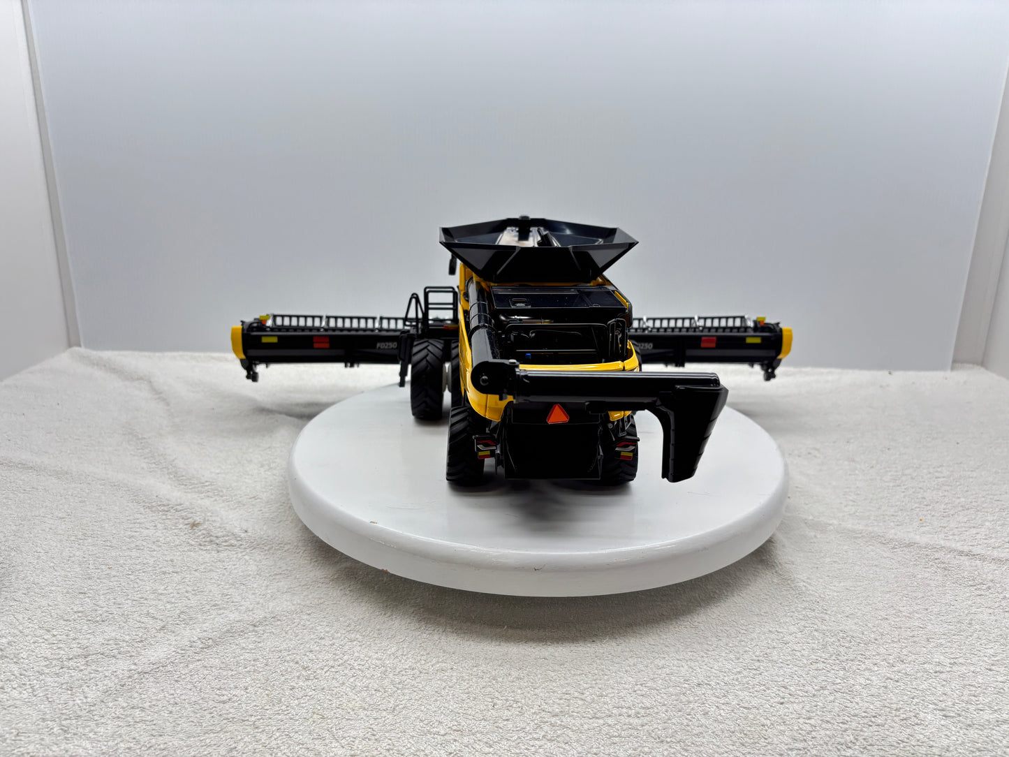 1/32 New Holland CR11 Duals