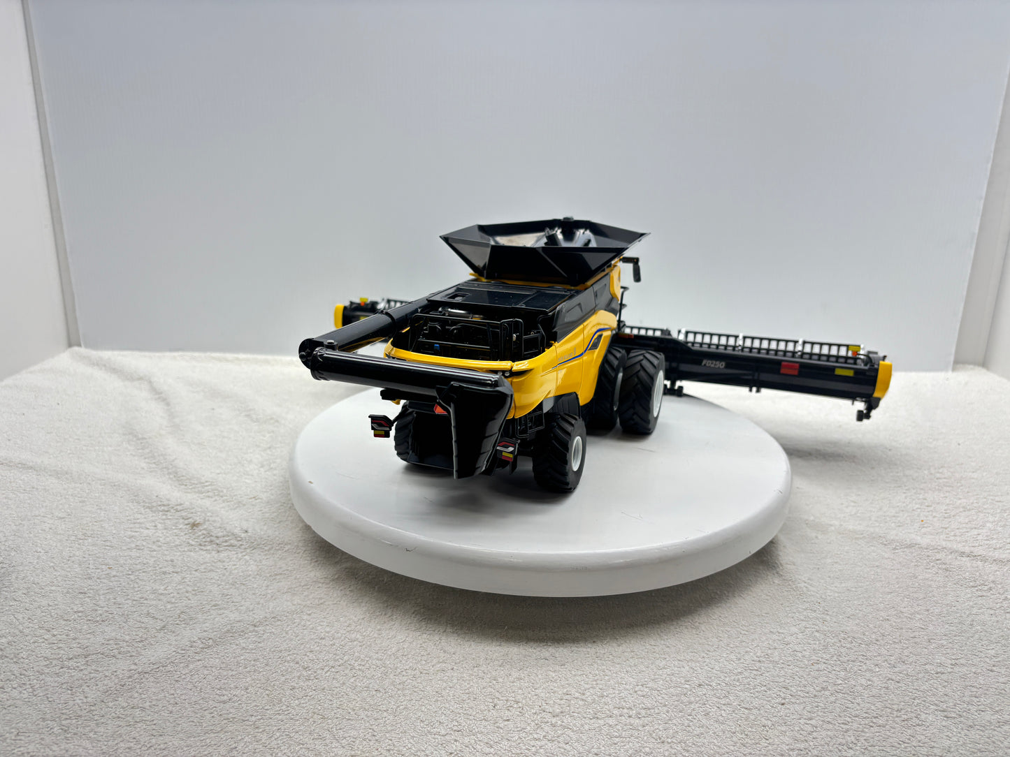 1/32 New Holland CR11 Duals