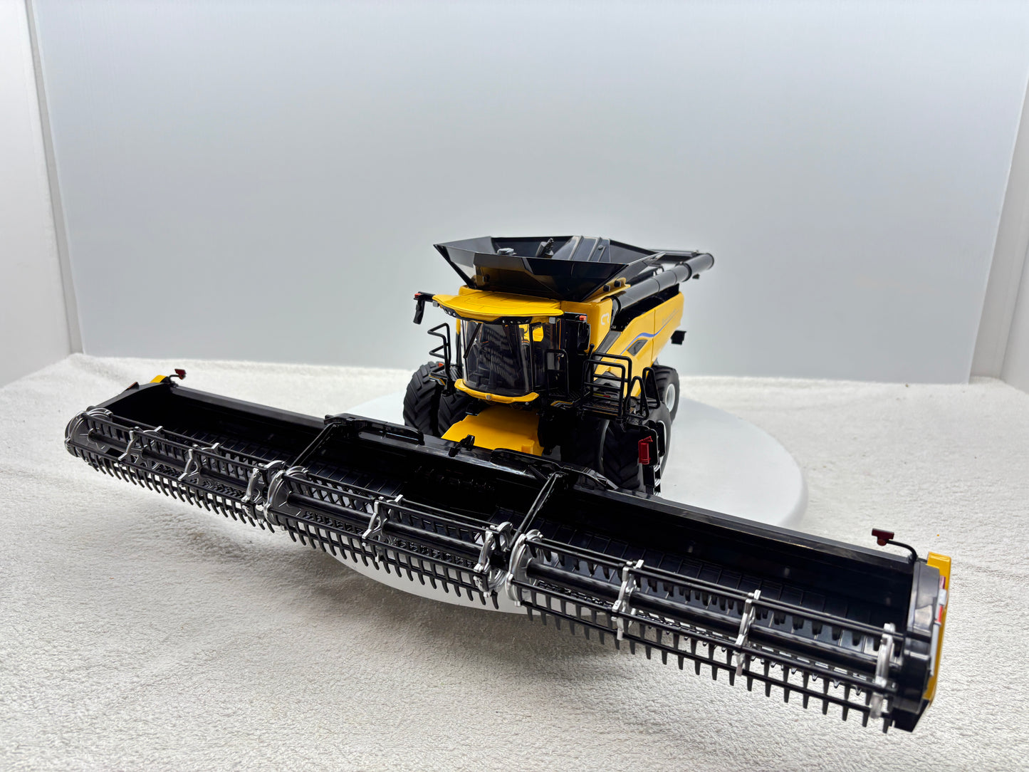 1/32 New Holland CR11 Duals