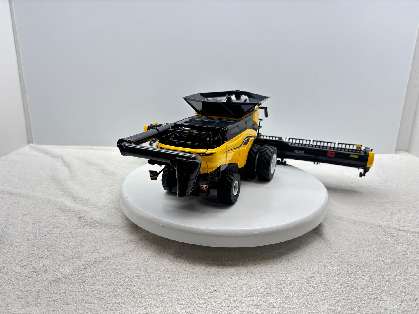 1/32 New Holland CR11 Duals