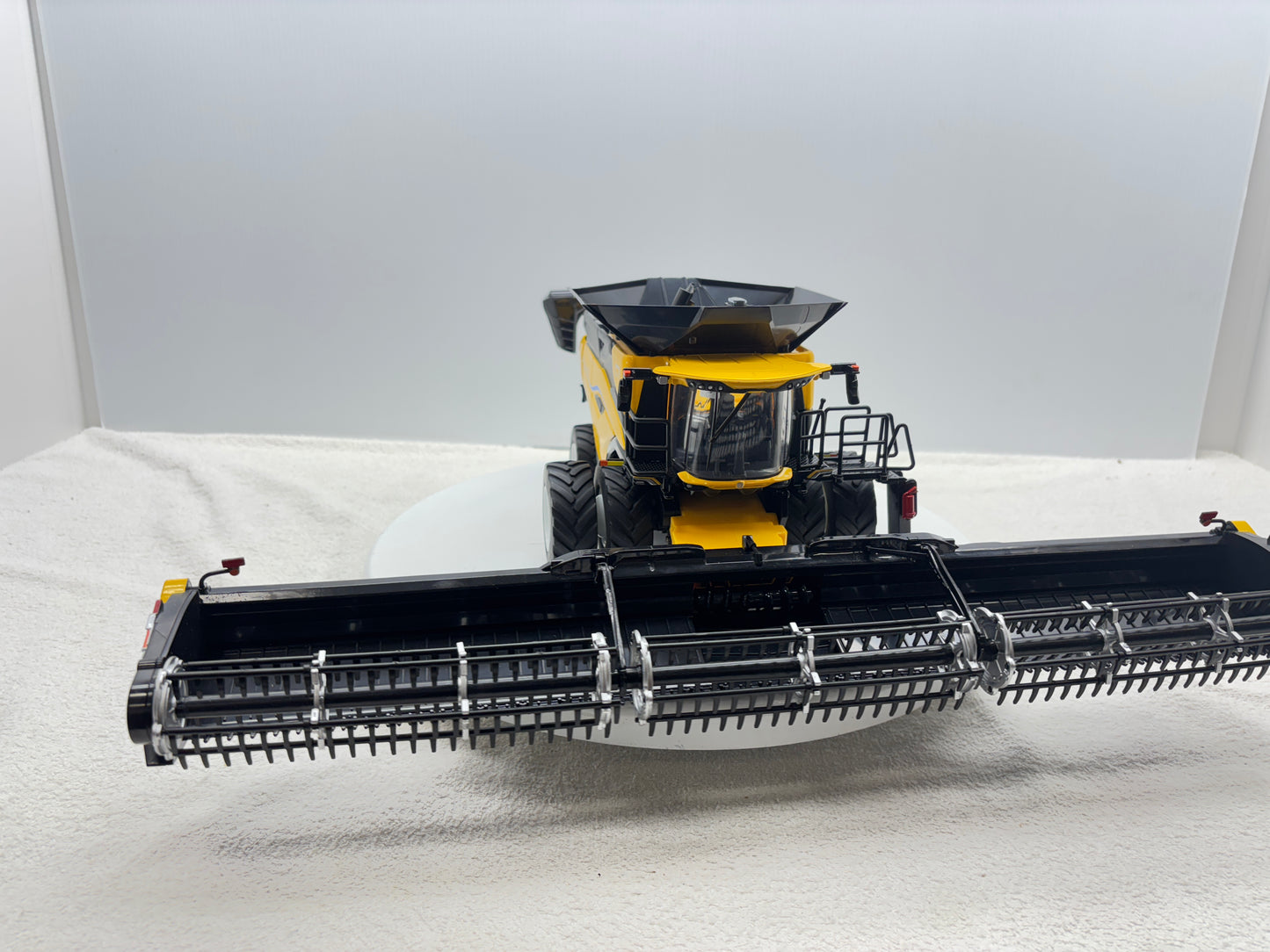 1/32 New Holland CR11 Duals