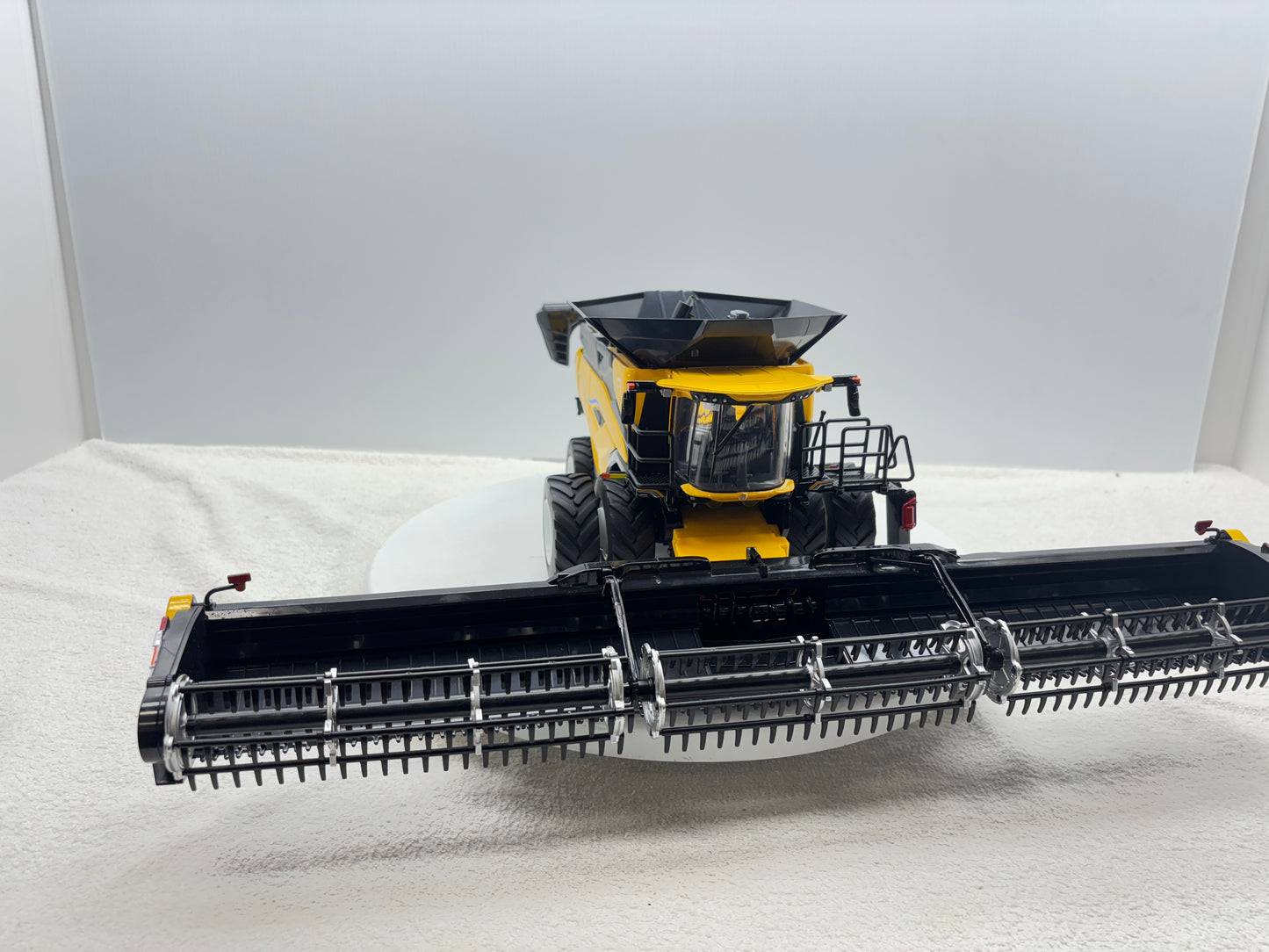 1/32 New Holland CR11 Duals