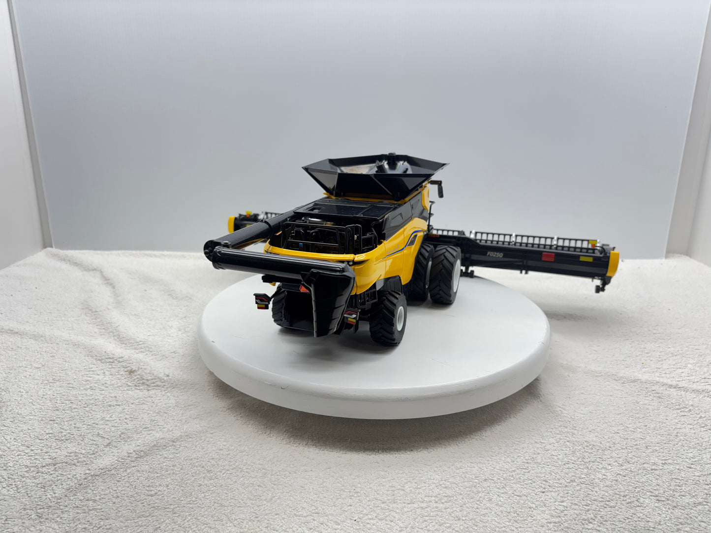 1/32 New Holland CR11 Duals